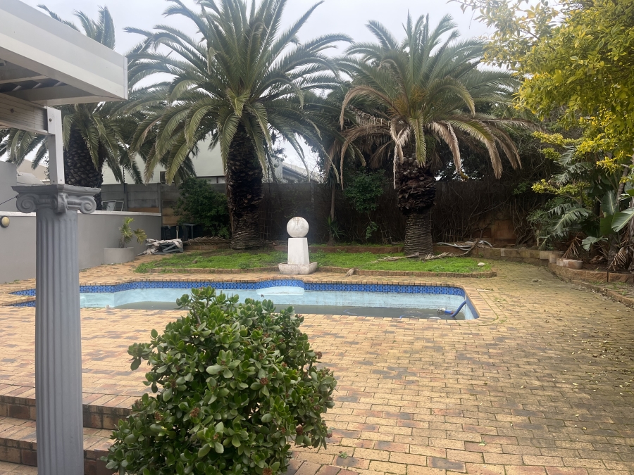 5 Bedroom Property for Sale in Table View Western Cape